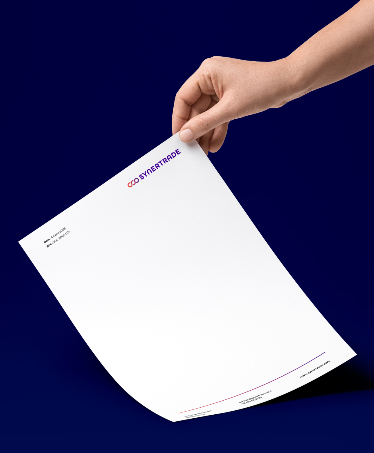 Création d’une en-tête personalisée pour Synertrade, un saas accompagné par From Roswell.