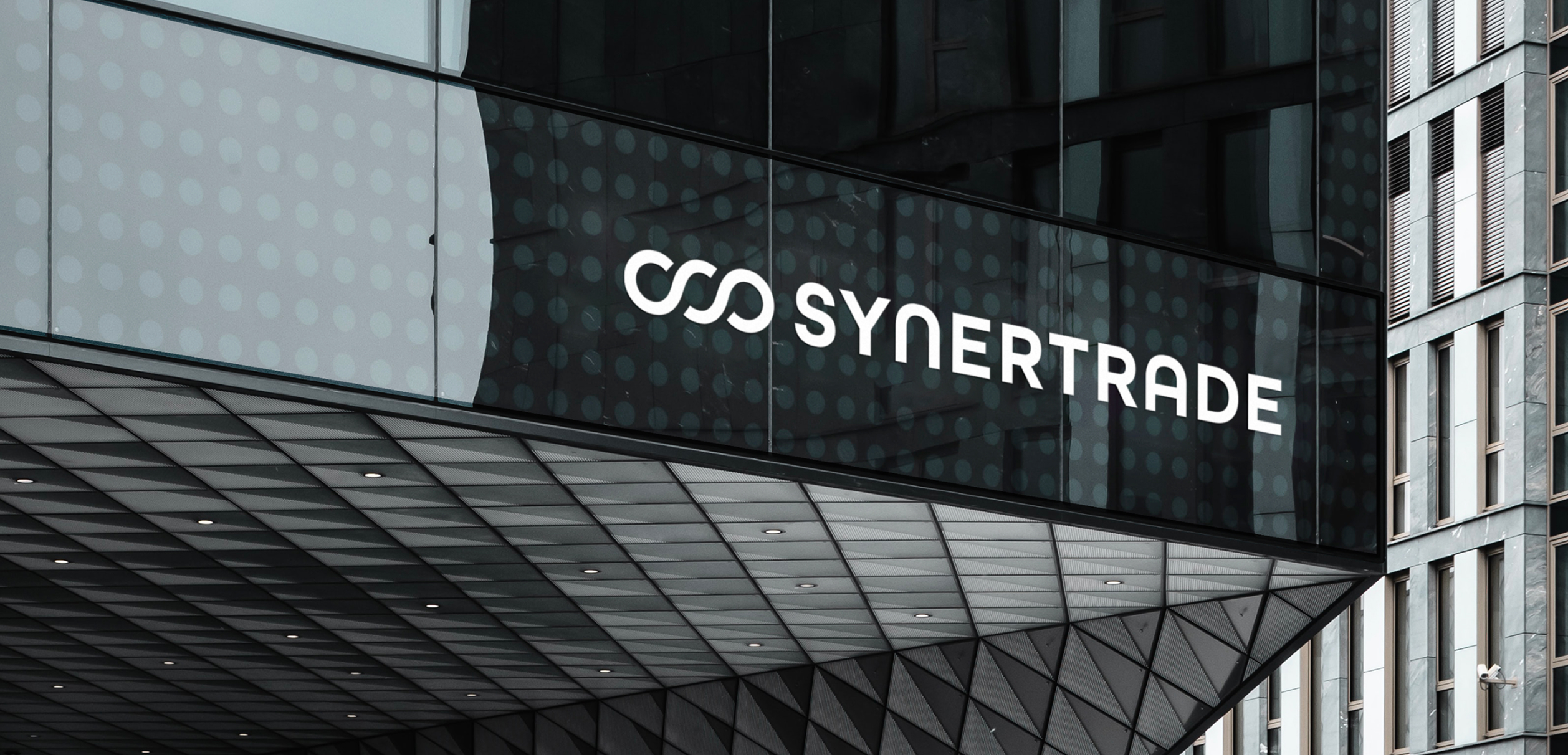 Création d’une pub pour Synertrade, un saas accompagné par From Roswell.