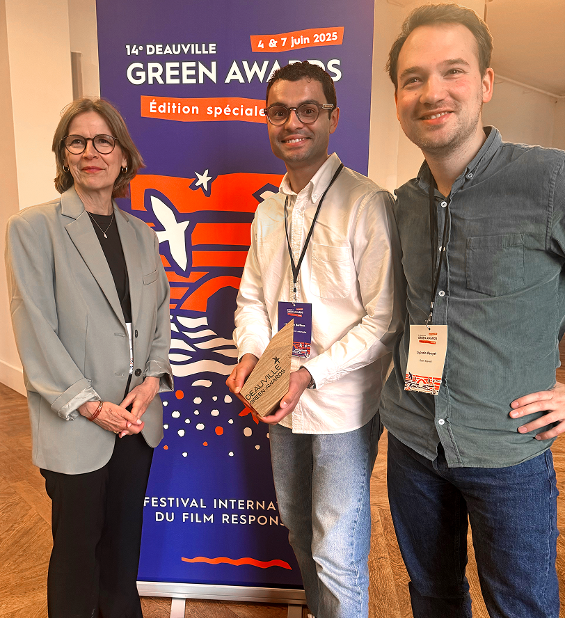 Photo souvenir de From Roswell X la Fondation VINCI Autoroutes qui remporte le Deauville Green Awards.